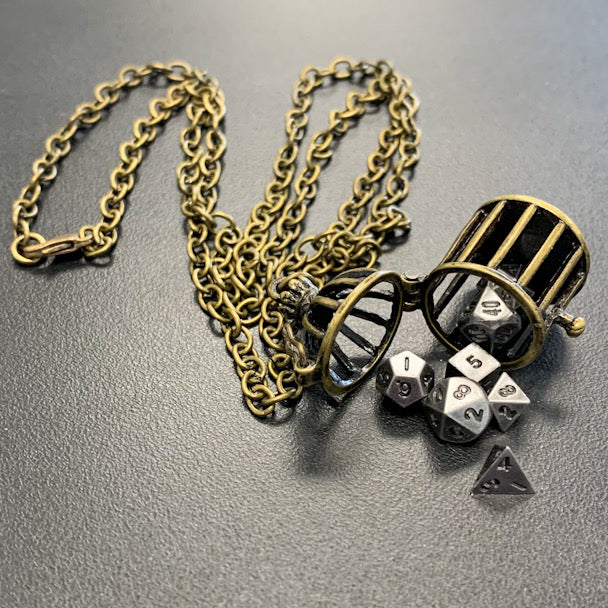 Time to Roll - Carcasa de reloj de bolsillo Gunmetal con juego de dados micro poliédricos (~ 5 mm)